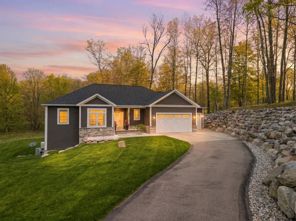 9654 Aberdeen Court Canadian Lakes, MI 49346