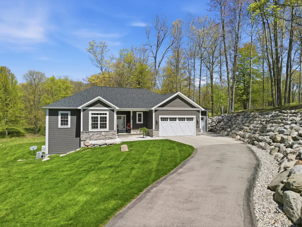 9654 Aberdeen Court Canadian Lakes, MI 49346