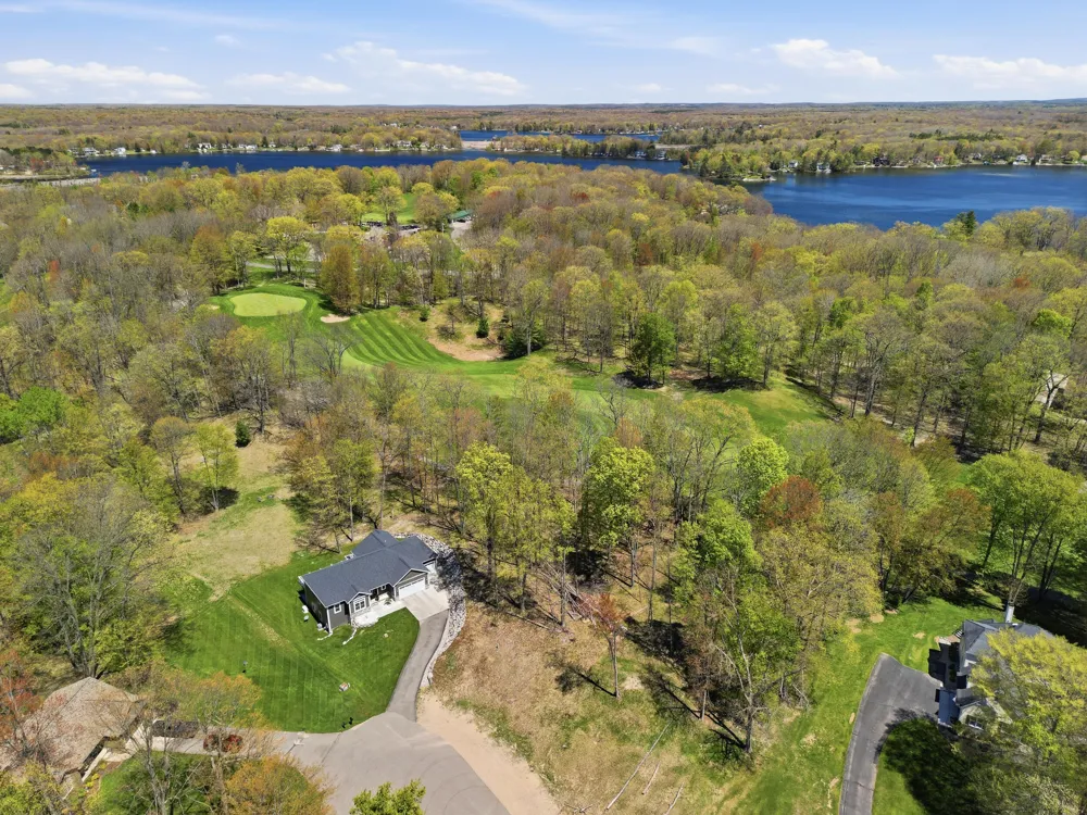 9654 Aberdeen Court Canadian Lakes, MI 49346