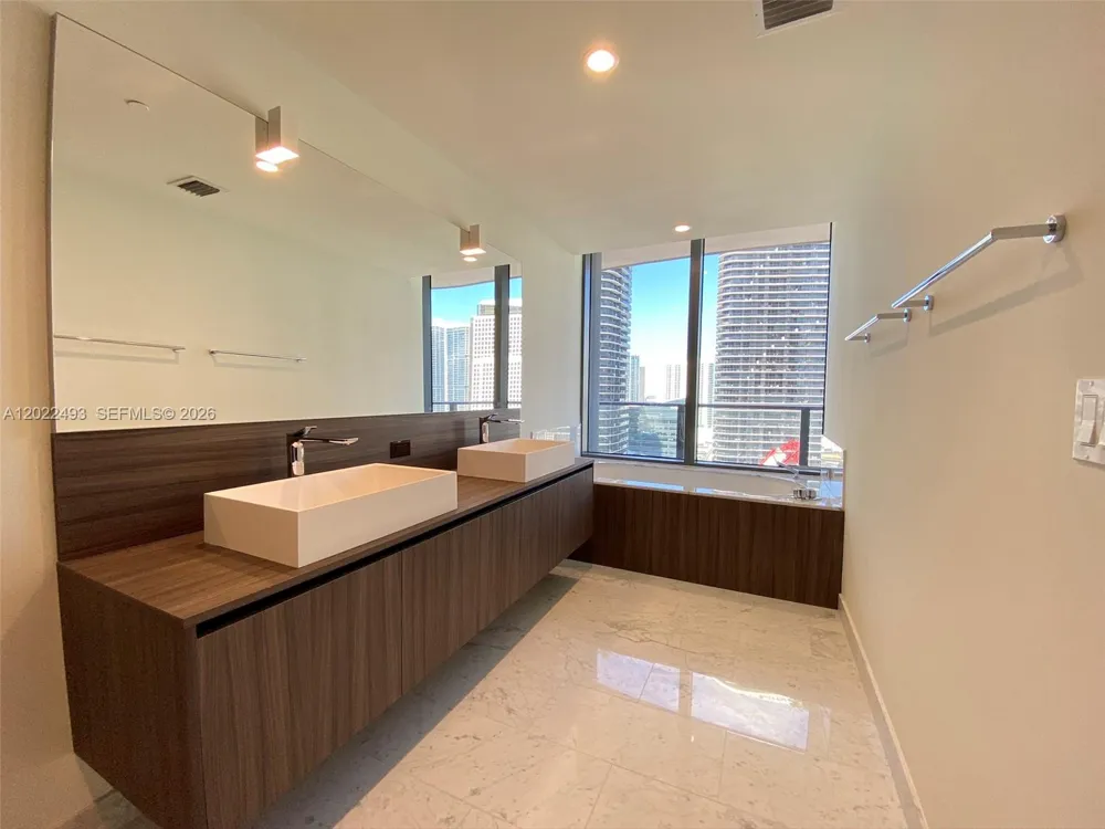 1000 Brickell Plz #2715 Miami, FL 33131
