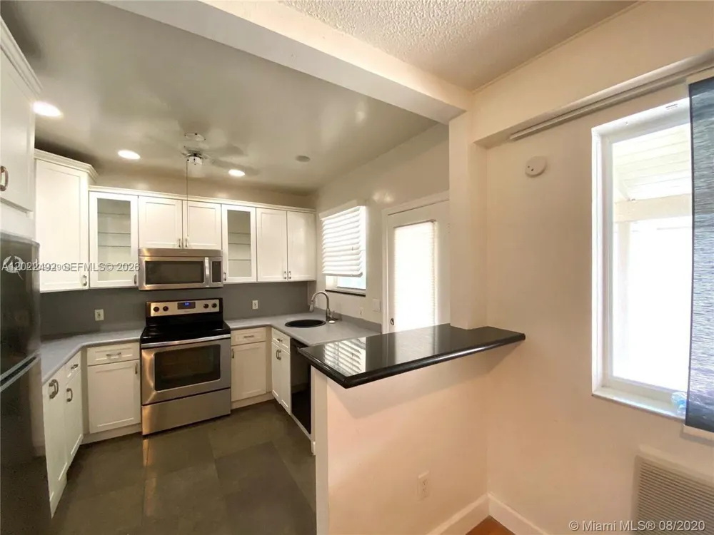 30 Park Dr #16 Bal Harbour, FL 33154