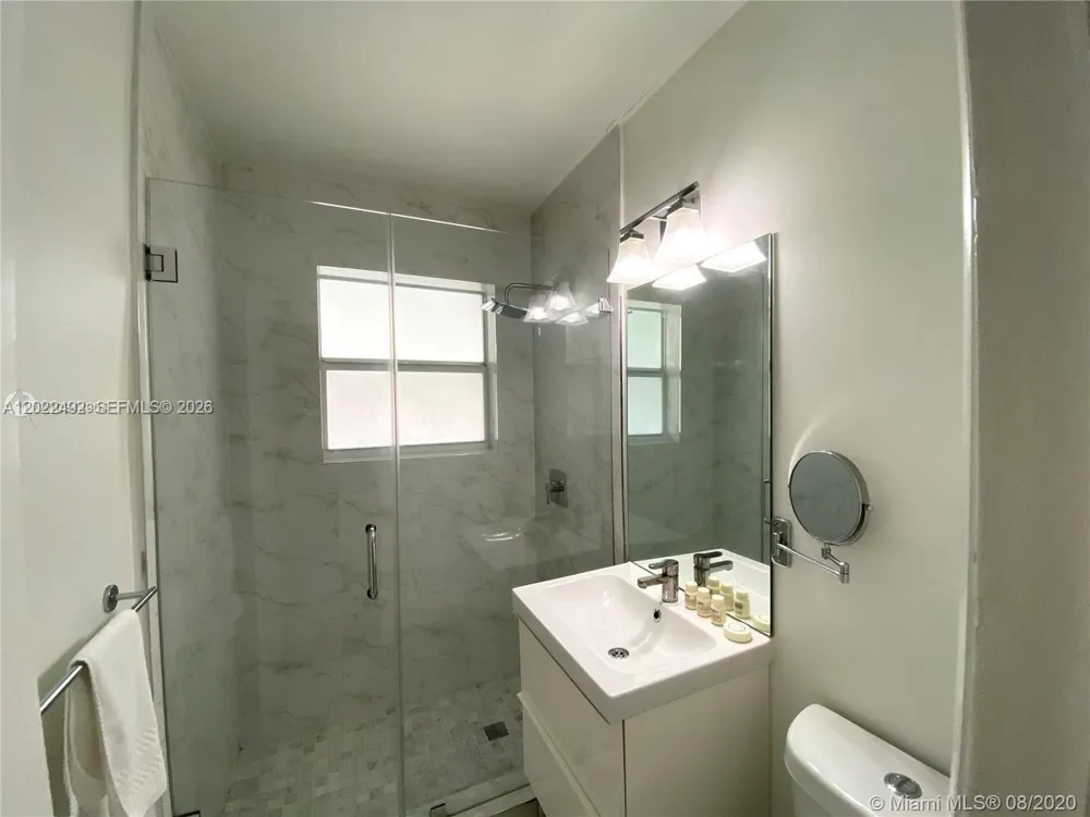 30 Park Dr #16 Bal Harbour, FL 33154