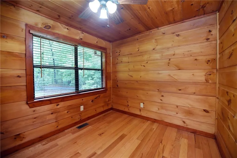 3857 Gumlog Road Young Harris, GA 30582