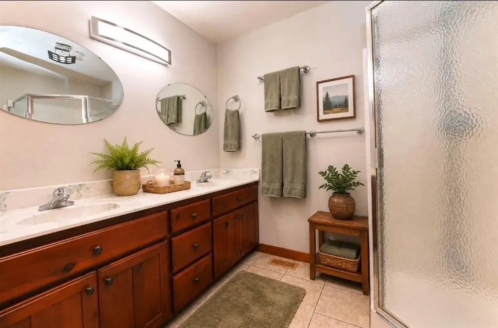 3857 Gumlog Road Young Harris, GA 30582
