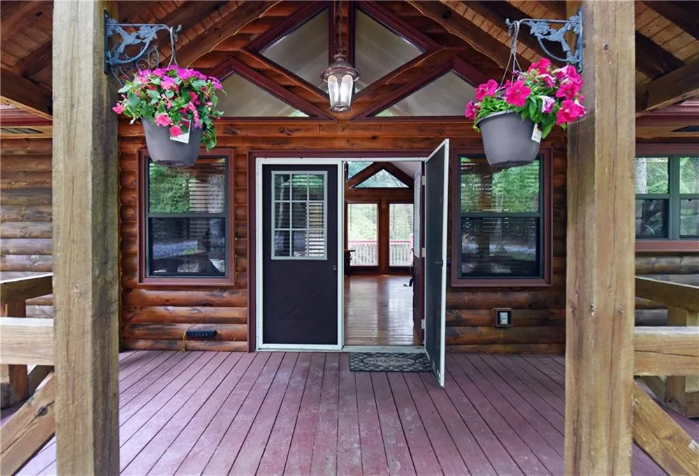 3857 Gumlog Road Young Harris, GA 30582