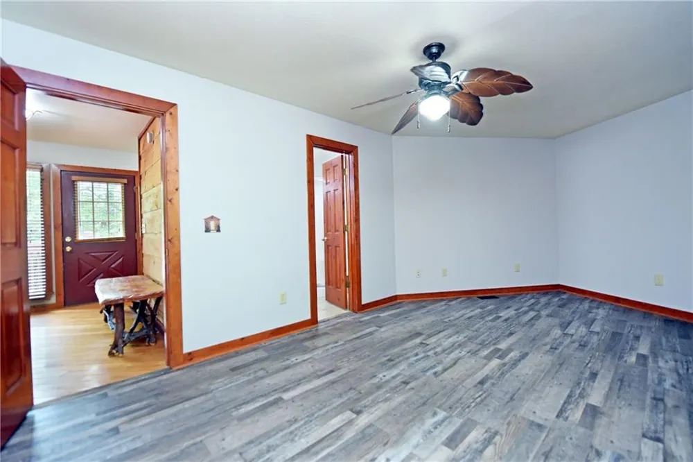 3857 Gumlog Road Young Harris, GA 30582