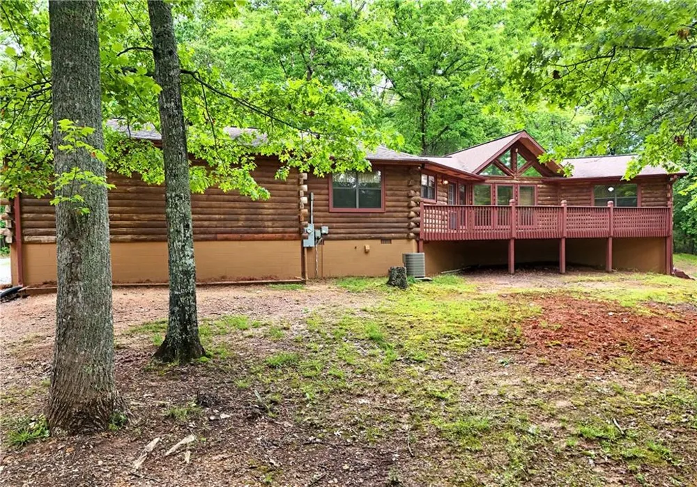 3857 Gumlog Road Young Harris, GA 30582