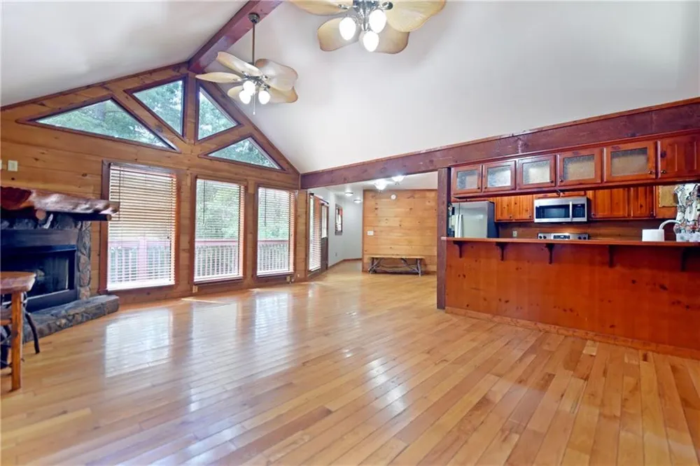 3857 Gumlog Road Young Harris, GA 30582