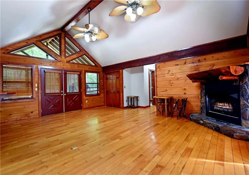 3857 Gumlog Road Young Harris, GA 30582