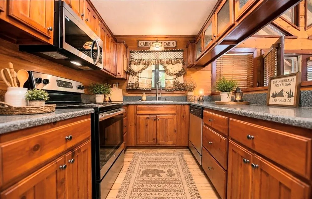 3857 Gumlog Road Young Harris, GA 30582
