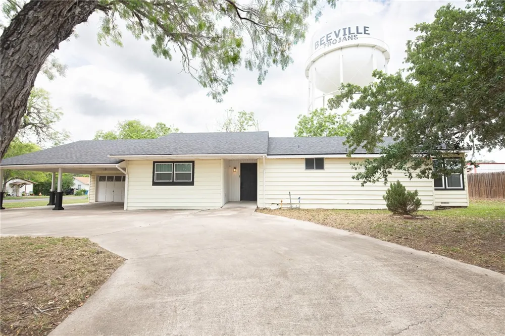 306 W Hutchinson Street Beeville, TX 78102