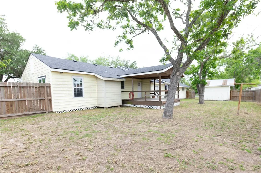 306 W Hutchinson Street Beeville, TX 78102