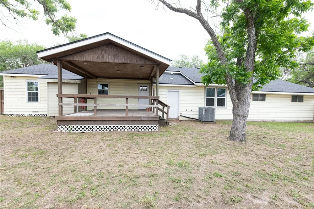 306 W Hutchinson Street Beeville, TX 78102