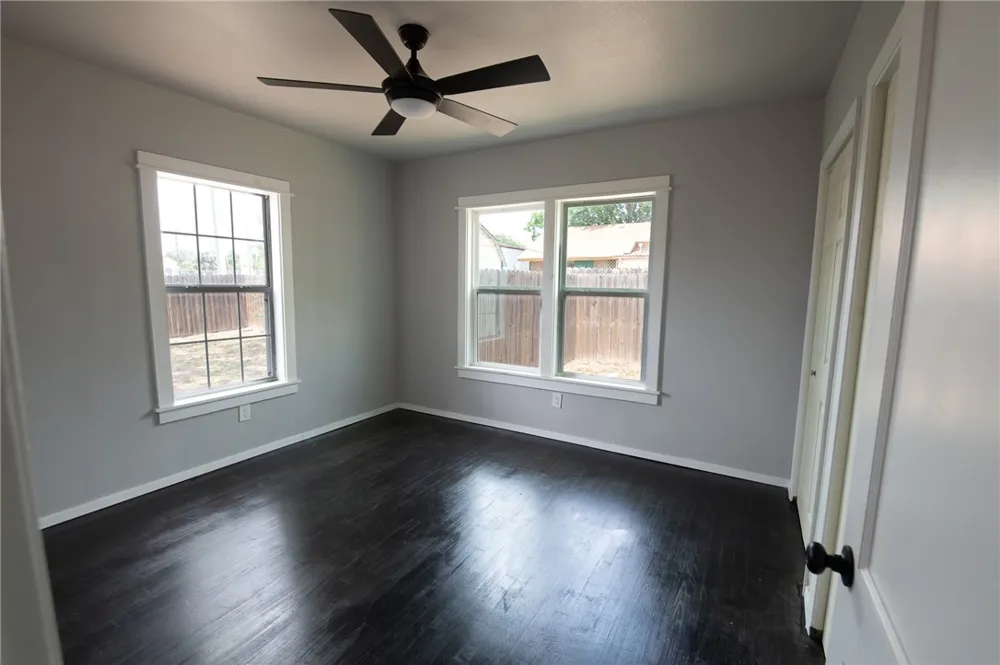 306 W Hutchinson Street Beeville, TX 78102