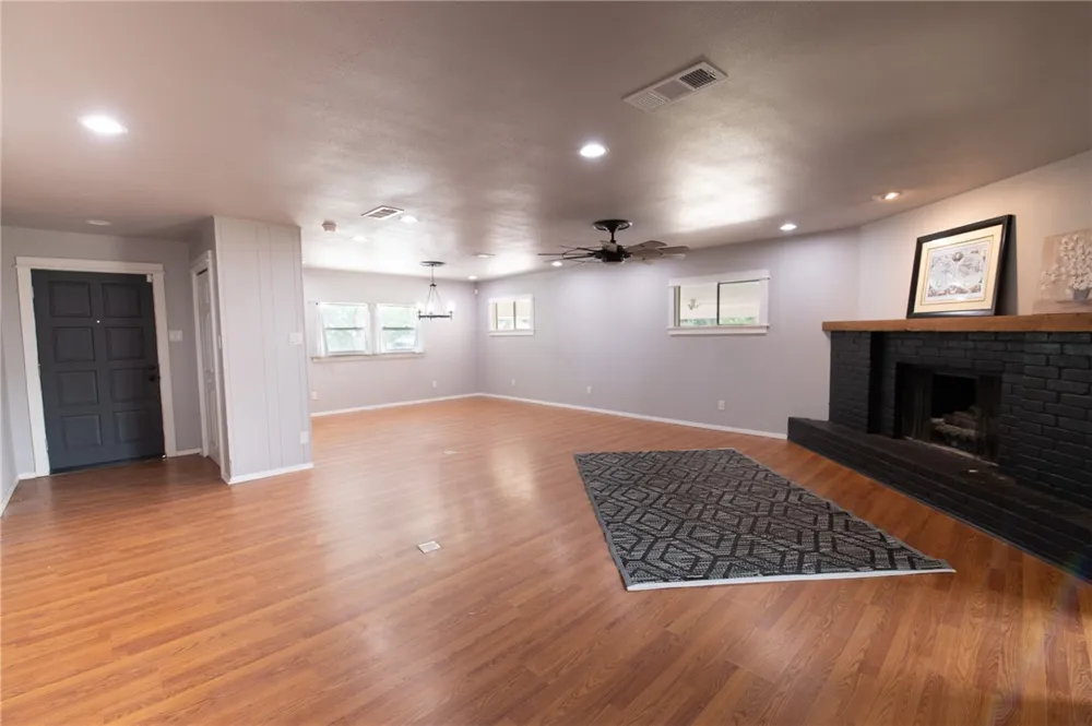 306 W Hutchinson Street Beeville, TX 78102