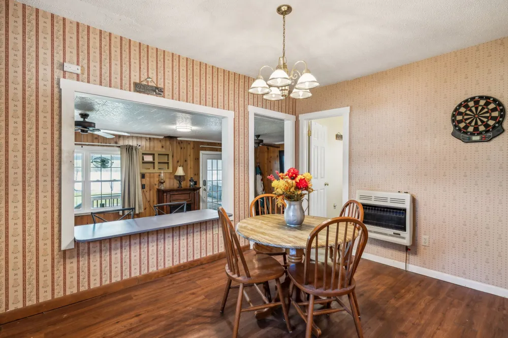11460 Crooked Creek Rd Lobelville, TN 37097