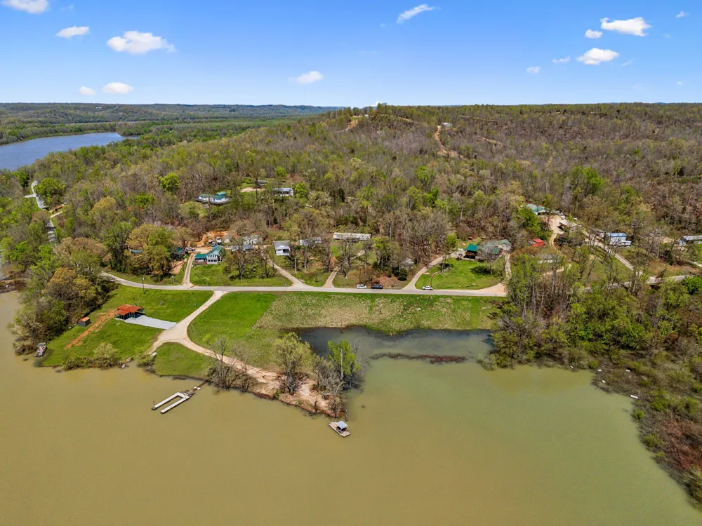11460 Crooked Creek Rd Lobelville, TN 37097