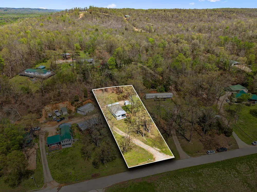 11460 Crooked Creek Rd Lobelville, TN 37097
