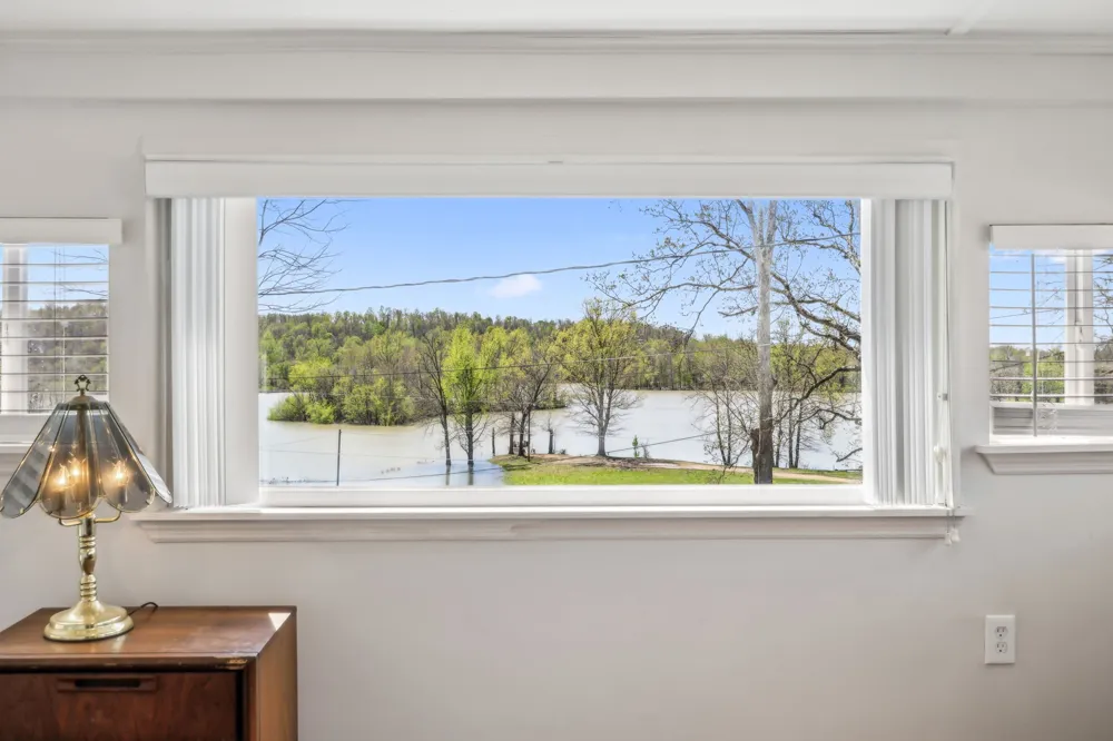 11460 Crooked Creek Rd Lobelville, TN 37097