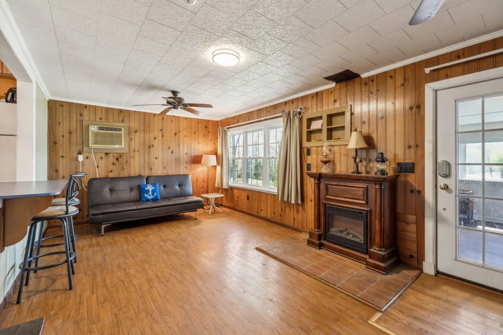 11460 Crooked Creek Rd Lobelville, TN 37097