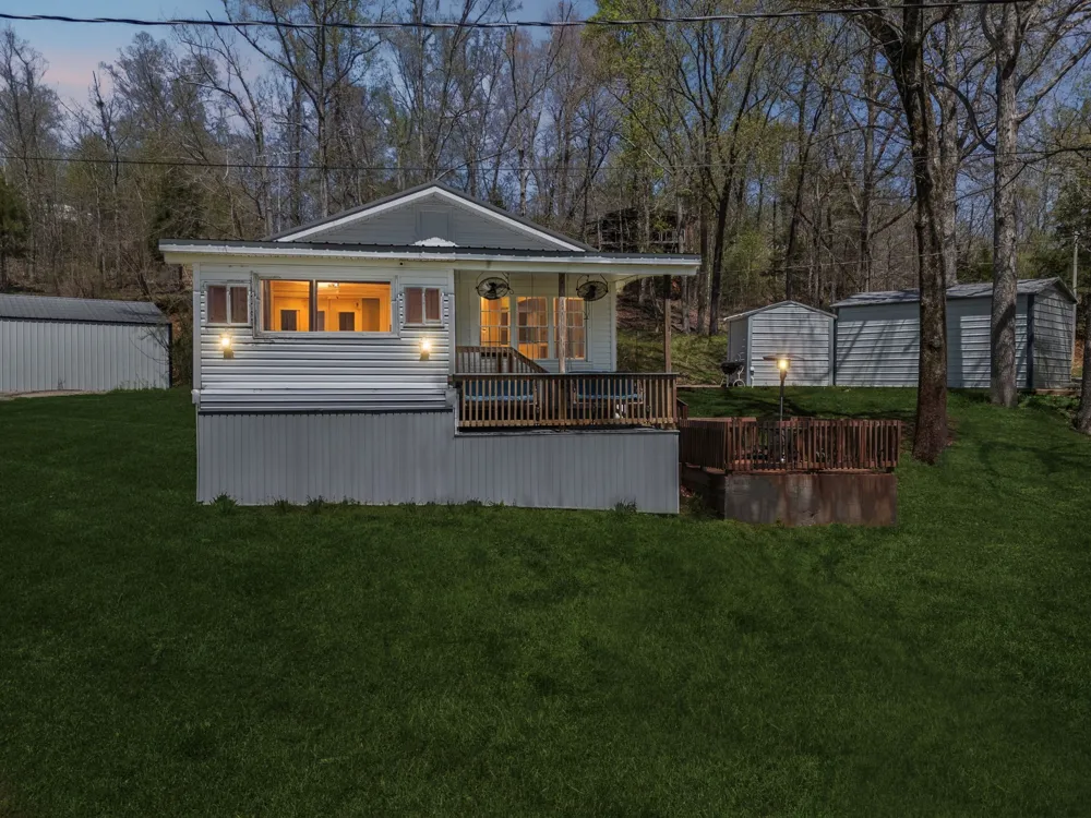 11460 Crooked Creek Rd Lobelville, TN 37097