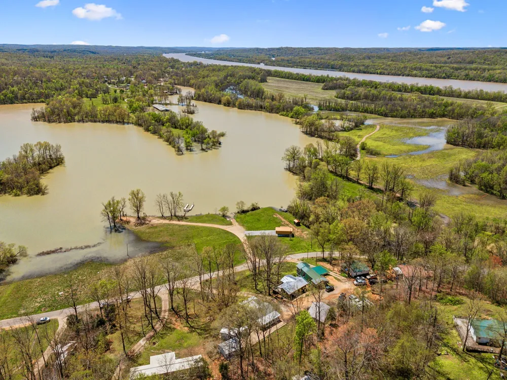 11460 Crooked Creek Rd Lobelville, TN 37097