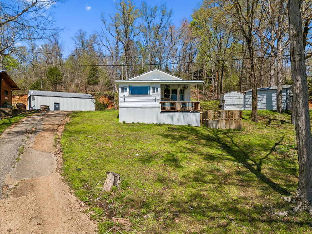 11460 Crooked Creek Rd Lobelville, TN 37097