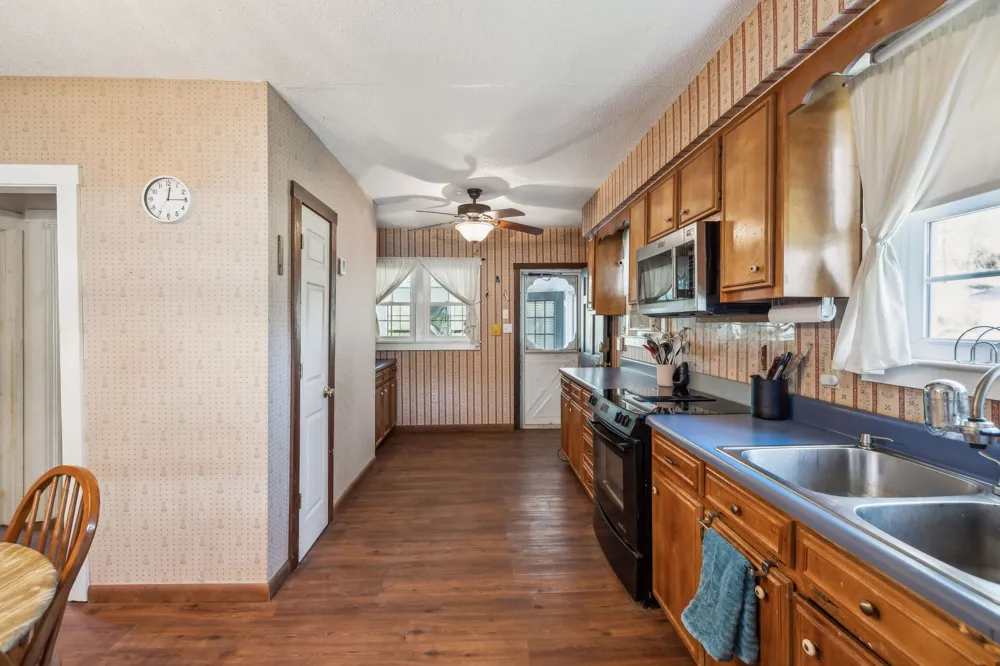 11460 Crooked Creek Rd Lobelville, TN 37097