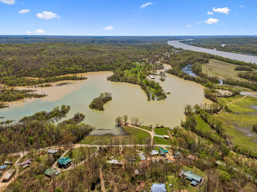 11460 Crooked Creek Rd Lobelville, TN 37097