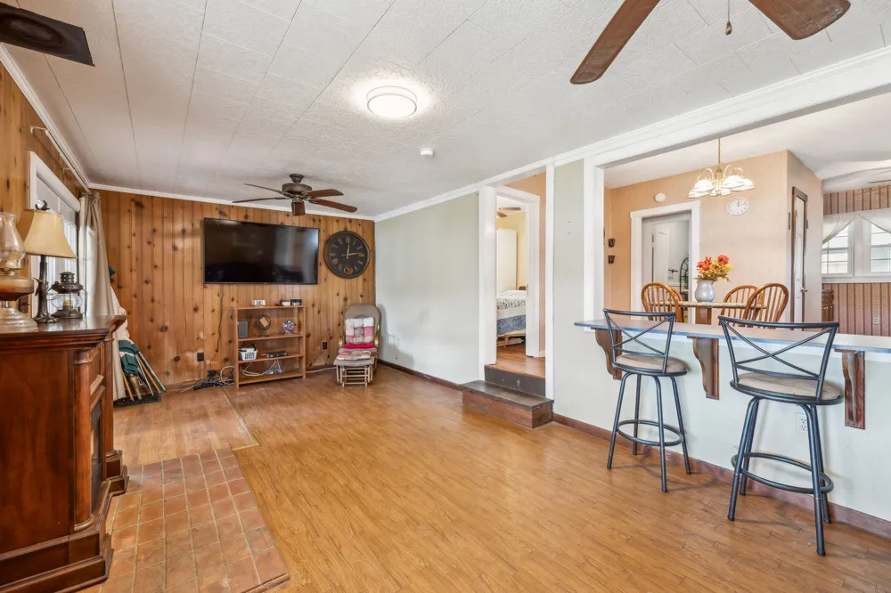 11460 Crooked Creek Rd Lobelville, TN 37097