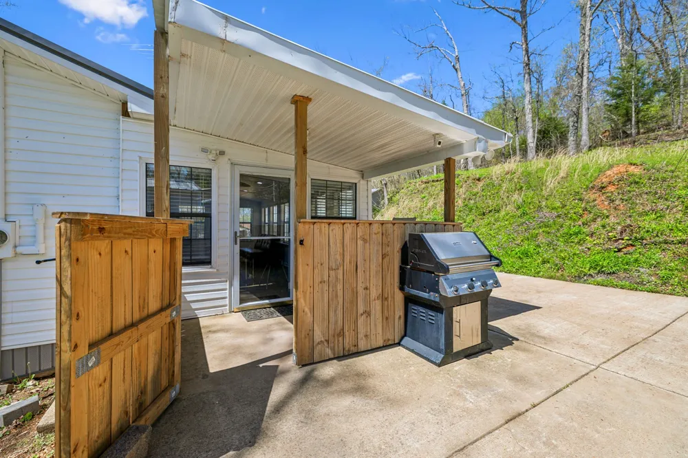 11460 Crooked Creek Rd Lobelville, TN 37097
