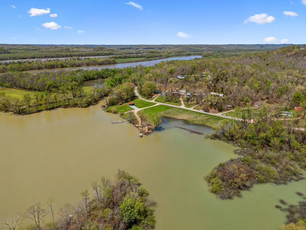 11460 Crooked Creek Rd Lobelville, TN 37097