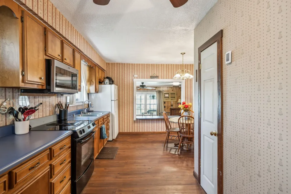 11460 Crooked Creek Rd Lobelville, TN 37097