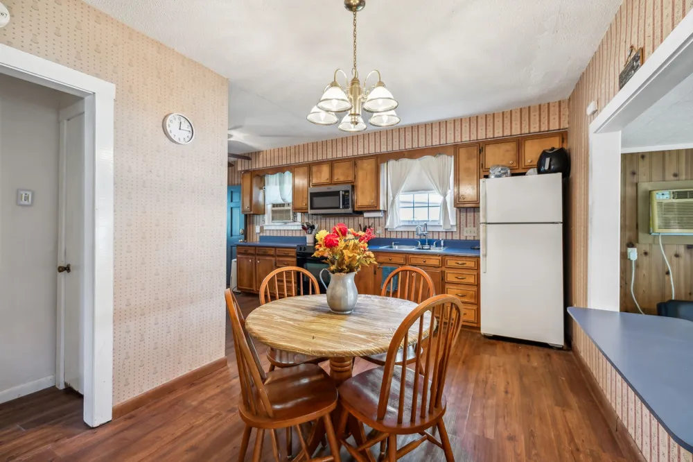 11460 Crooked Creek Rd Lobelville, TN 37097