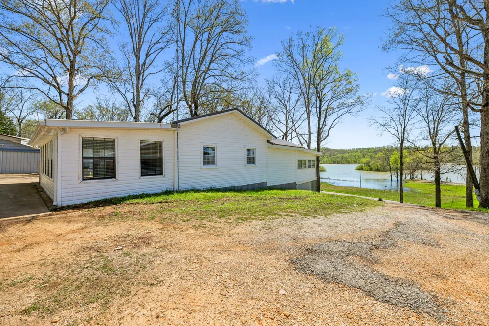 11460 Crooked Creek Rd Lobelville, TN 37097