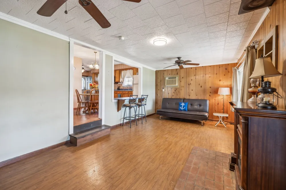 11460 Crooked Creek Rd Lobelville, TN 37097