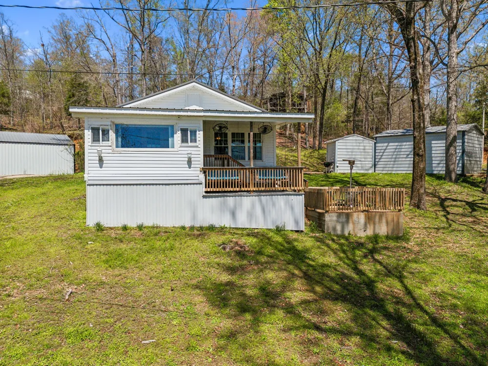 11460 Crooked Creek Rd Lobelville, TN 37097