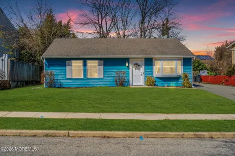 22 Longboat Avenue