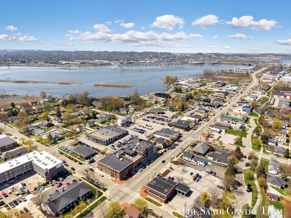 110 W Savidge Street #302 Spring Lake Village, MI 49456