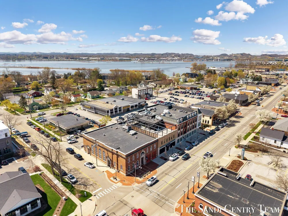 110 W Savidge Street #302 Spring Lake Village, MI 49456