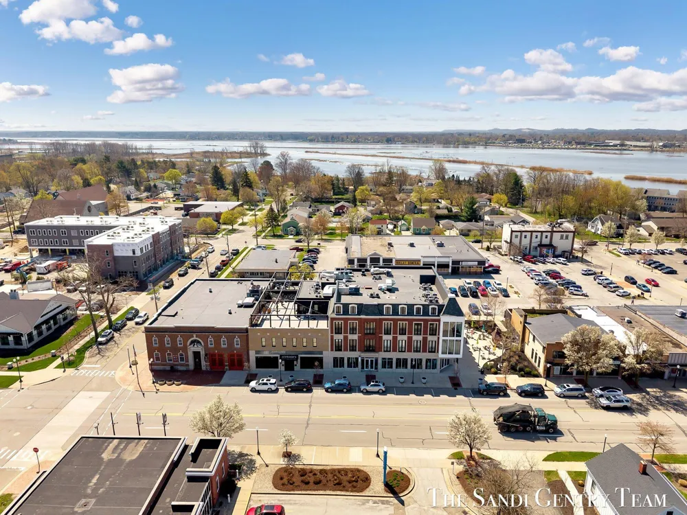 110 W Savidge Street #302 Spring Lake Village, MI 49456