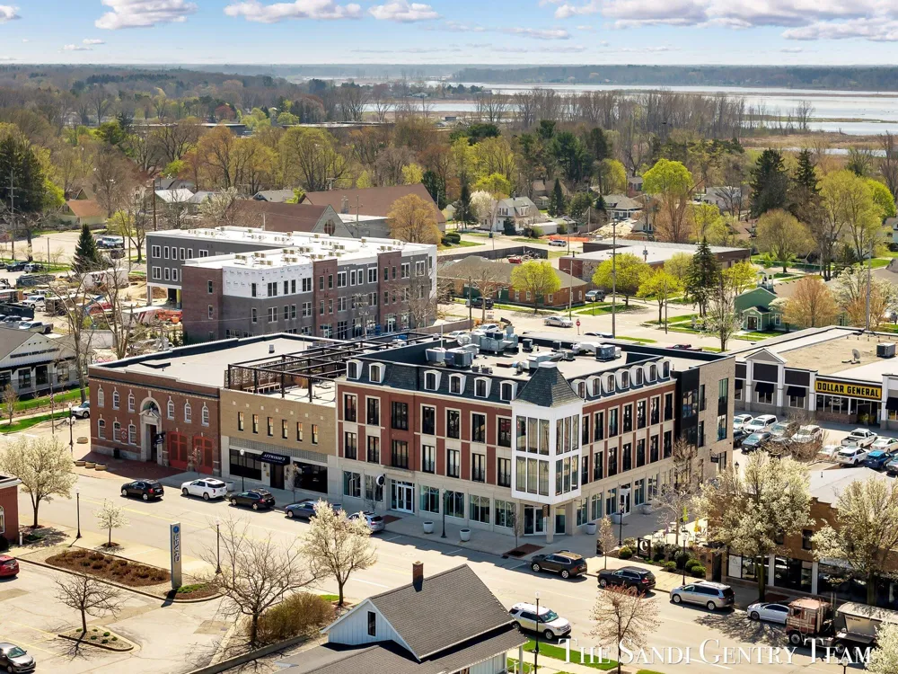 110 W Savidge Street #302 Spring Lake Village, MI 49456
