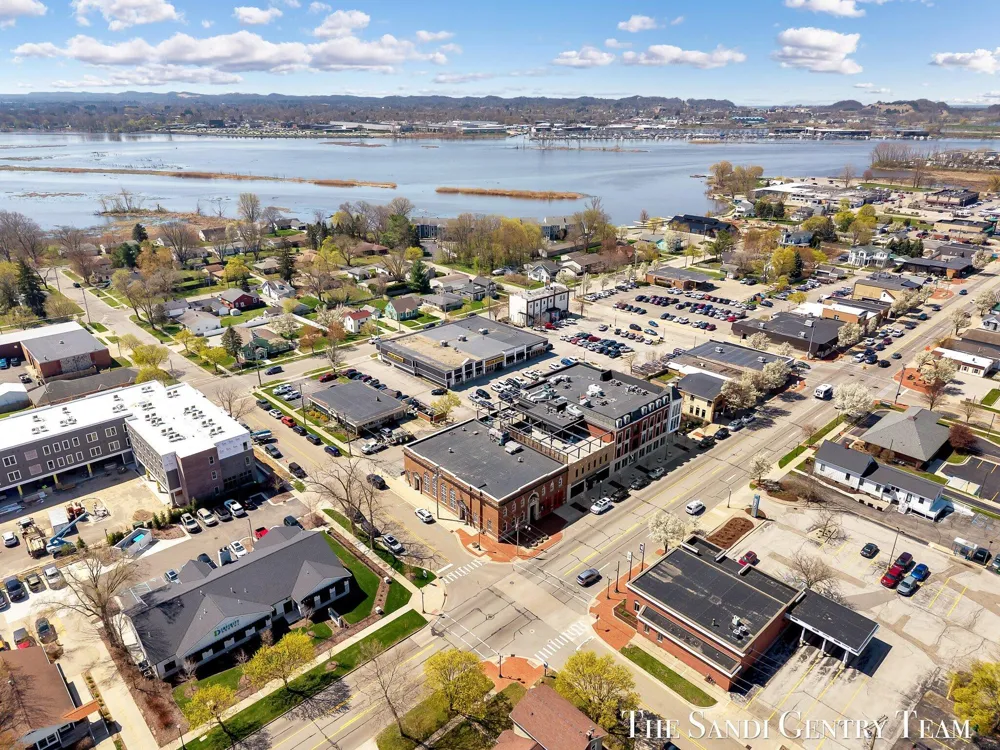 110 W Savidge Street #302 Spring Lake Village, MI 49456