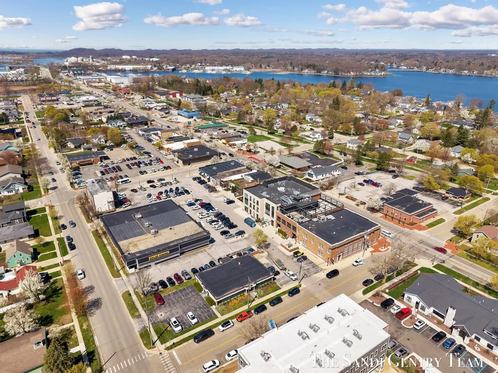 110 W Savidge Street #302 Spring Lake Village, MI 49456