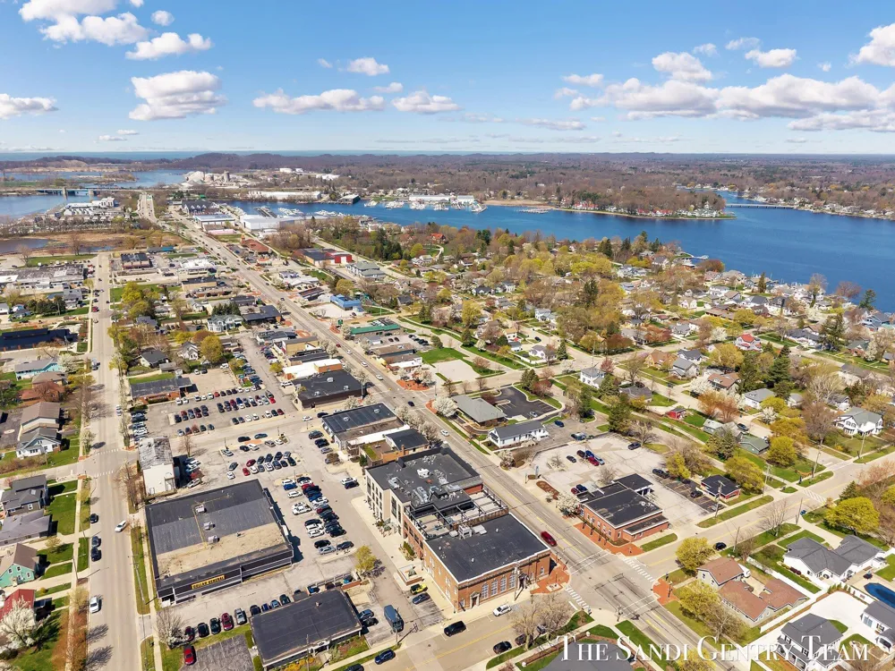 110 W Savidge Street #302 Spring Lake Village, MI 49456