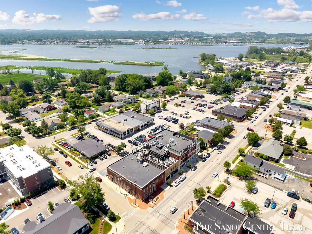 110 W Savidge Street #302 Spring Lake Village, MI 49456