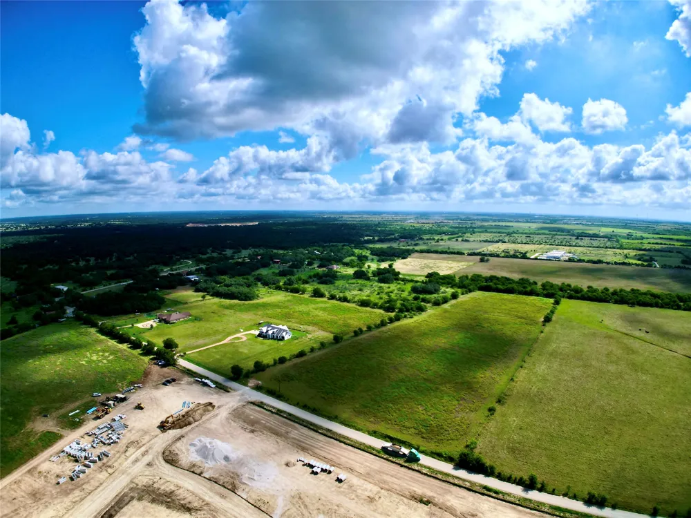 CR 307 Jarrell, TX 76537