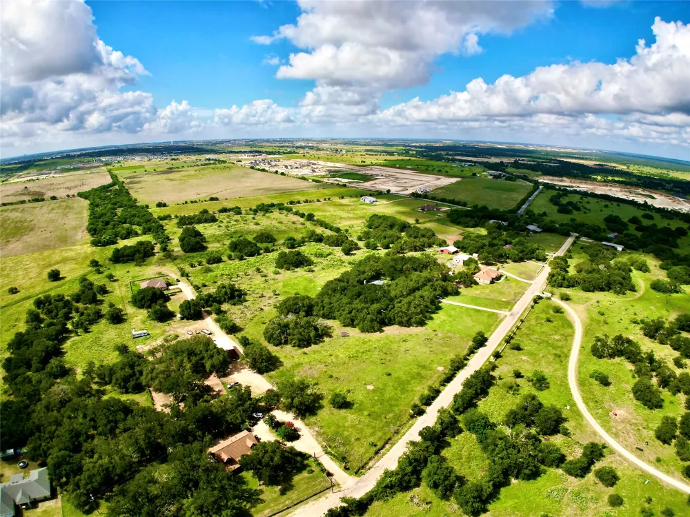 CR 307 Jarrell, TX 76537