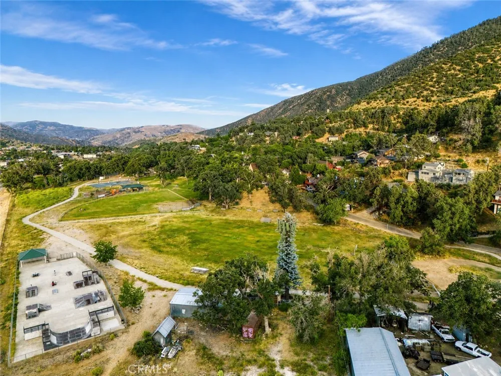 4013 Encino Frazier Park, CA 93225