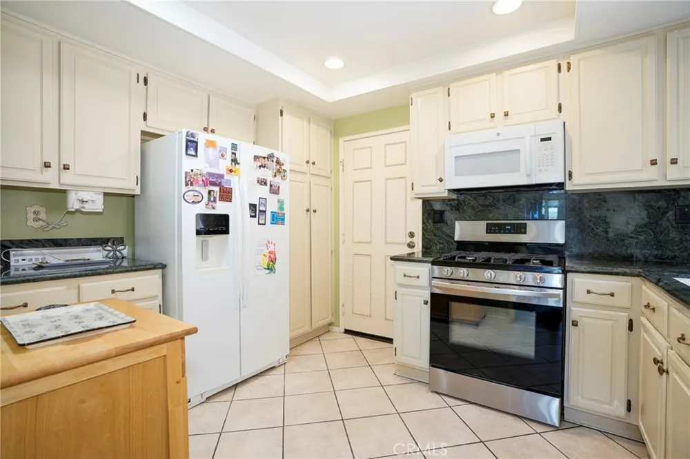 334 Country Club #C Simi Valley, CA 93065